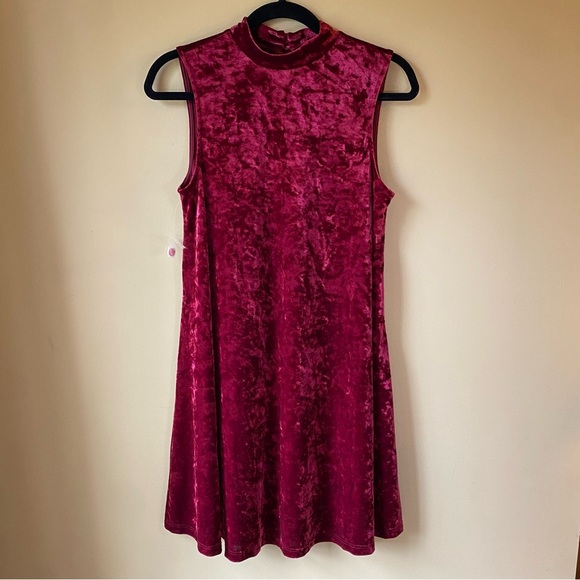 Modcloth Dresses & Skirts - Modcloth Crushed Red Velvet Mini Dress - Size Medium